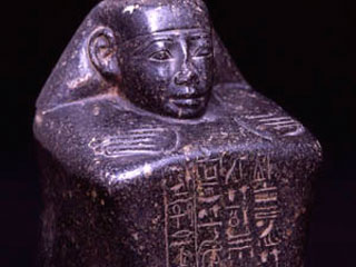 Estatua-cubo de Djehuty en el Museo Champollion
