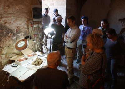 El Director del Museo Egipcio de Turín, Cristian Greco, y la catedrática de la universidad de Pisa Marilina Betró, han visitado hoy el yacimiento.