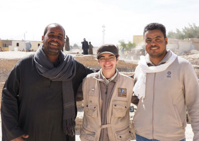 Angie se relaciona estupendamente bien con los trabajadores egipcios y ellos encuentran siempre en ella una cara amable y una sonrisa.