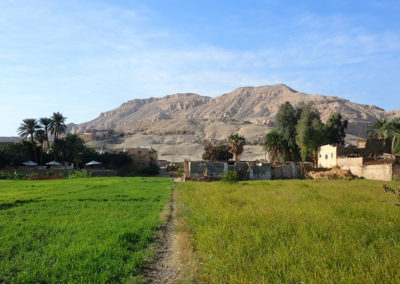 La montaña al atardecer desde los campos frente al Marsam.