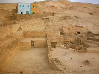 Estudio de dos depósitos funerarios de recipientes cerámicos saítas