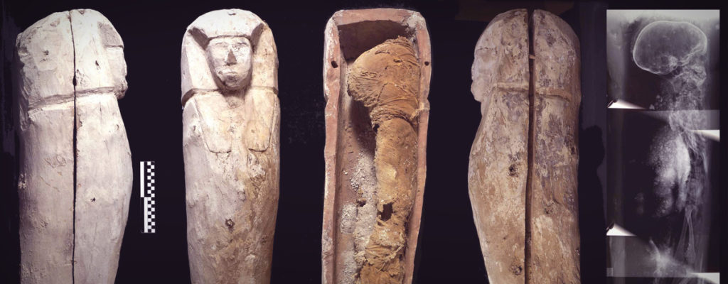 Ataúd y momia de un niño de unos cinco años, enterrado junto a la tumba de Djehuty, ca. 1600 a. C