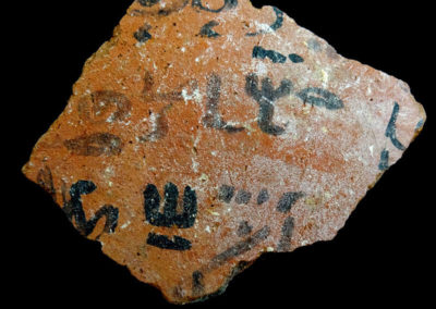 Ostracon también en jeroglífico hallado en el pozo de David.