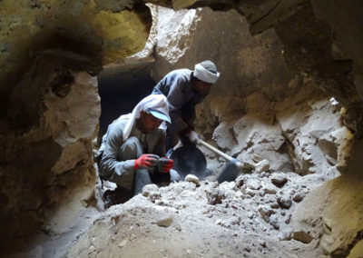 El pozo de José Miguel comunica con la tumba que excavó Carlos.