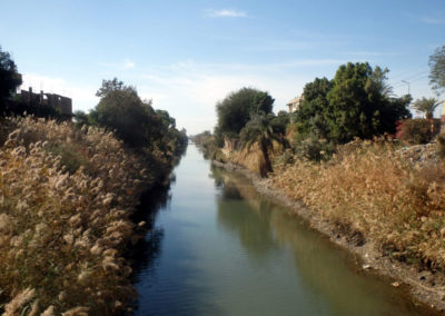 Canales de irrigación atraviesan el West Bank.