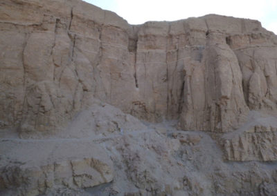 Vista de la entrada a la tumba que se empezó a construir Hatshepsut cuando era reina consorte de Tutmosis II.