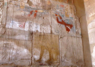 Hatshepsut es bautizada por Horus y Thot.