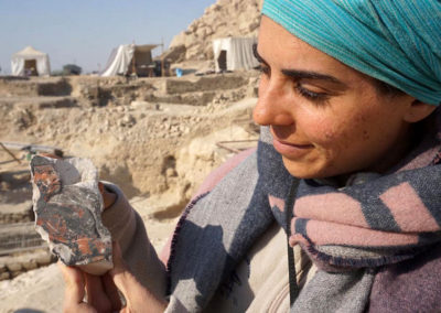 Laura ha encontrado un fragmento del pasillo de la tumba de Djehuty.