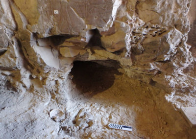 Pequeña excavación bajo el muro derecho de la tumba de Hery.