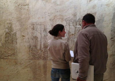 Carlos y Gude copian dibujos de la tumba de Ramose.