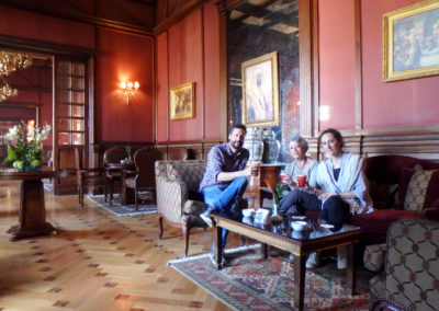 Pía, Suni y David de relax en el Winter Palace.