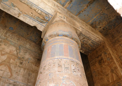 Espléndidos colores en el templo de Medinet Habu.