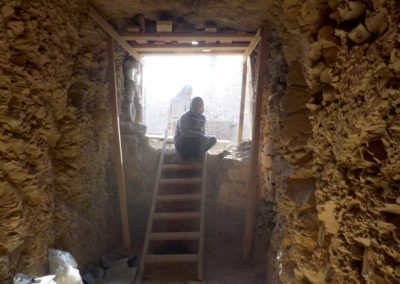 Dentro de la tumba de la dinastía XII que excava Carlos.