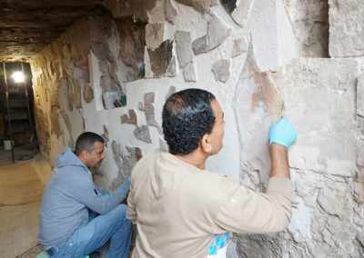 Rifai y Mohamed avanzan en la restauración de la pared derecha de la tumba de Hery.
