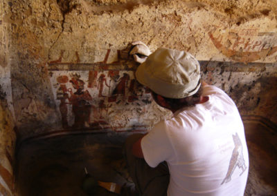 Miguel Ángel consolida la pintura de la capilla ramésida.