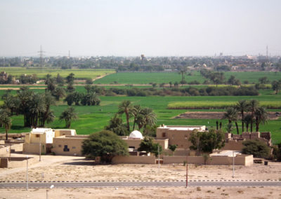El hotel Marsam ("Sheikh Ali") entre el desierto y el valle fértil.