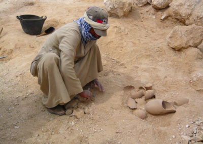 Hassan excavando en la zona norte del Sector 10.