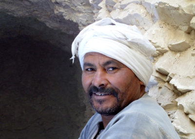 Mohamed Goma durante la excavación del pozo.