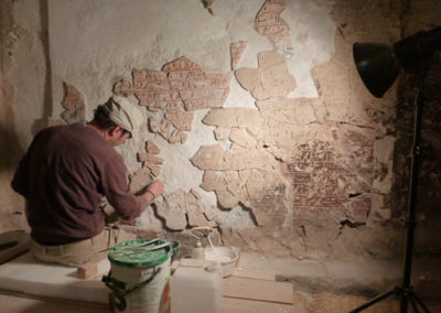 Miguel Ángel da los últimos toques a la restauración de la segunda inscripción biográfica de Djehuty.