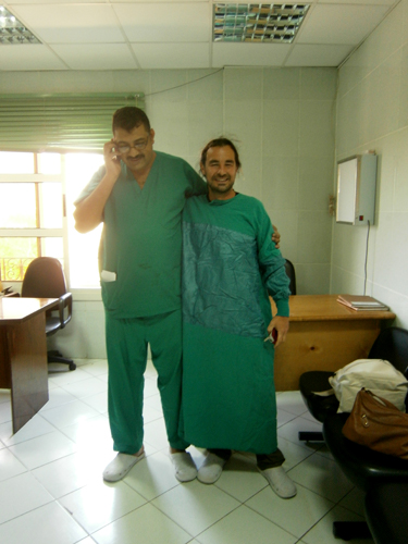 Dr. Fathy y Nacho en el hospital de Qena.