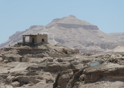 Pico de el-Qurn desde el yacimiento