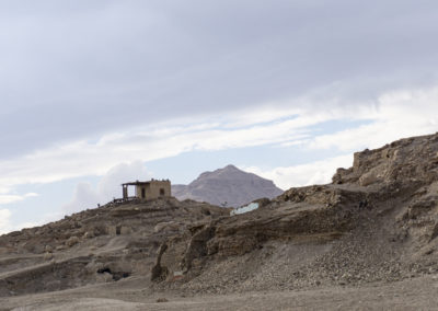 Vista del pico de el-Qurn desde el yacimiento.