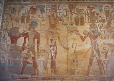 Detalle de una de las paredes del interior del templo.