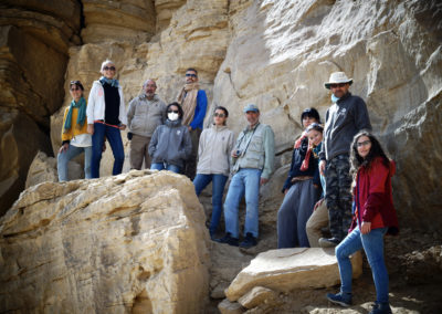 Subiendo la roca del Buitre, en medio del Wadi Hilal.