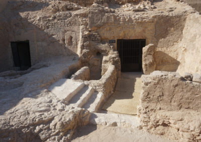 Nuevos escalones de acceso a la tumba de Hery.