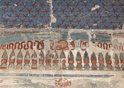 Detalles de las pinturas del interior de la capilla de Hathor en Deir el-Bahari